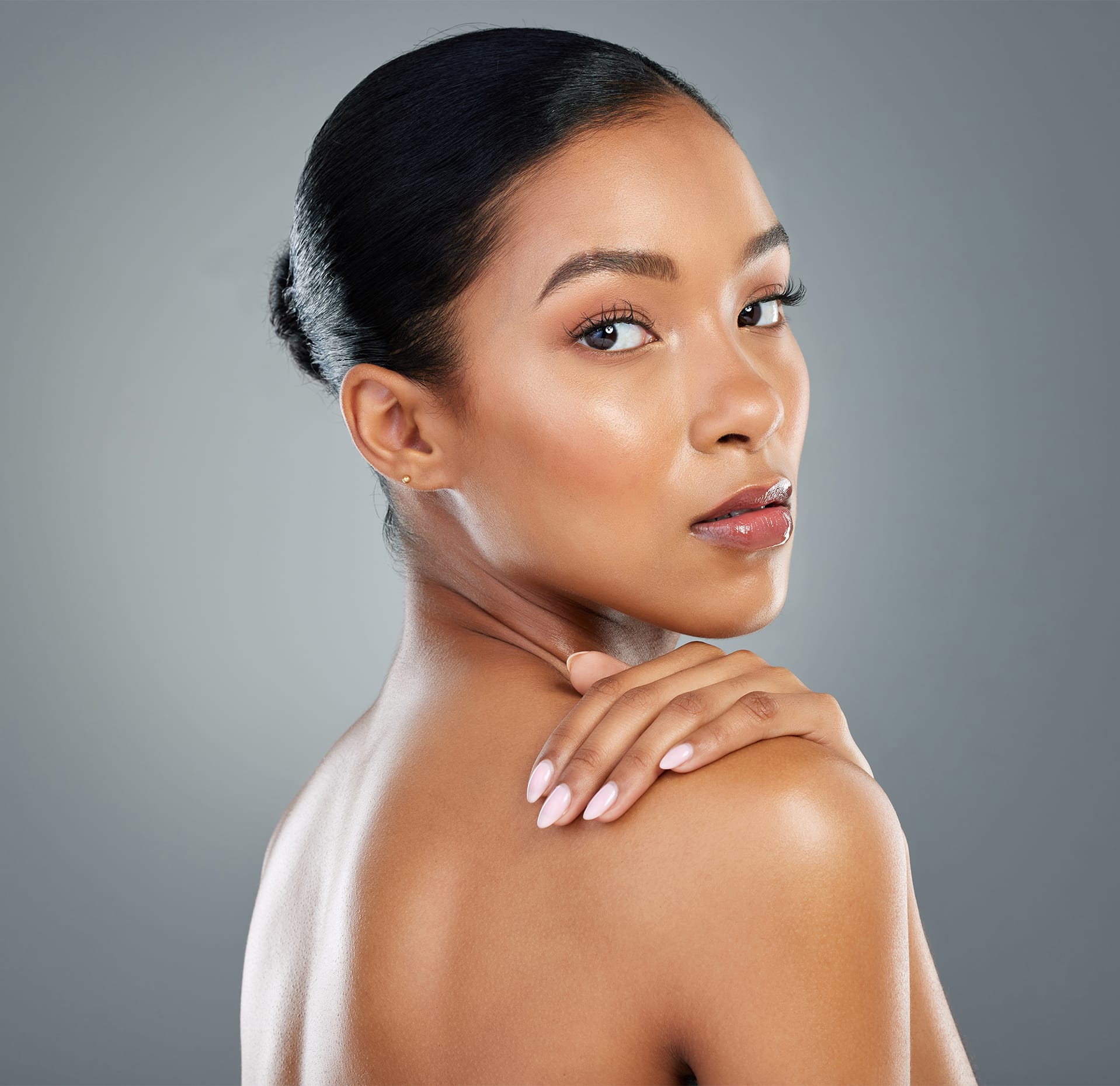 Woman posing, looking over her shoulder